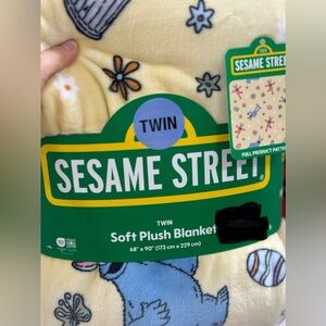 Sesame Street Soft Plush Blanket - Cream and Blue